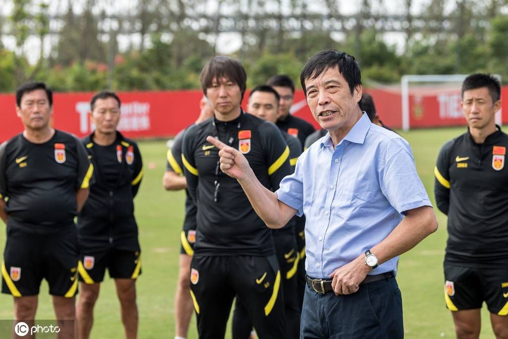 巴萨希望莱万能够继续留队，且相信莱万能够在赛季关键阶段带领球队前进。